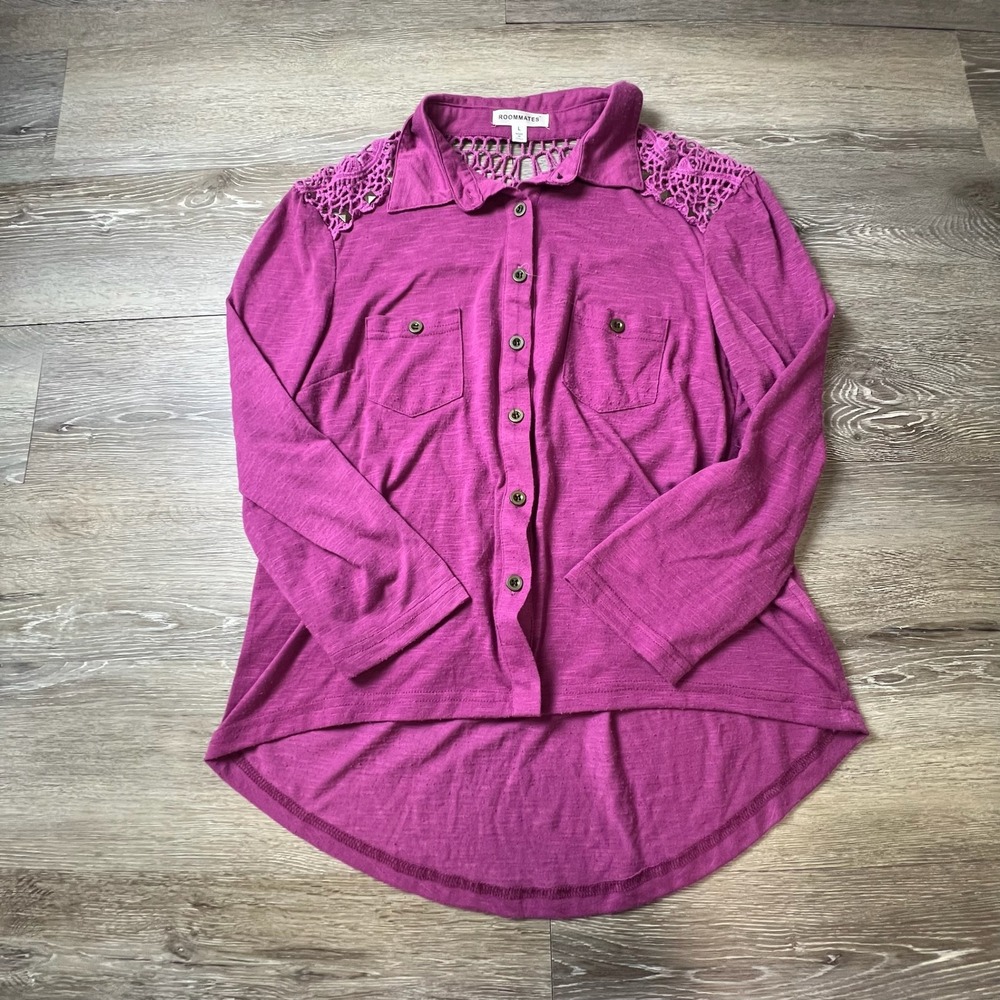 Roommates Blouse Womens Large Magenta Crochet Lace High Low Button Up Top T8502